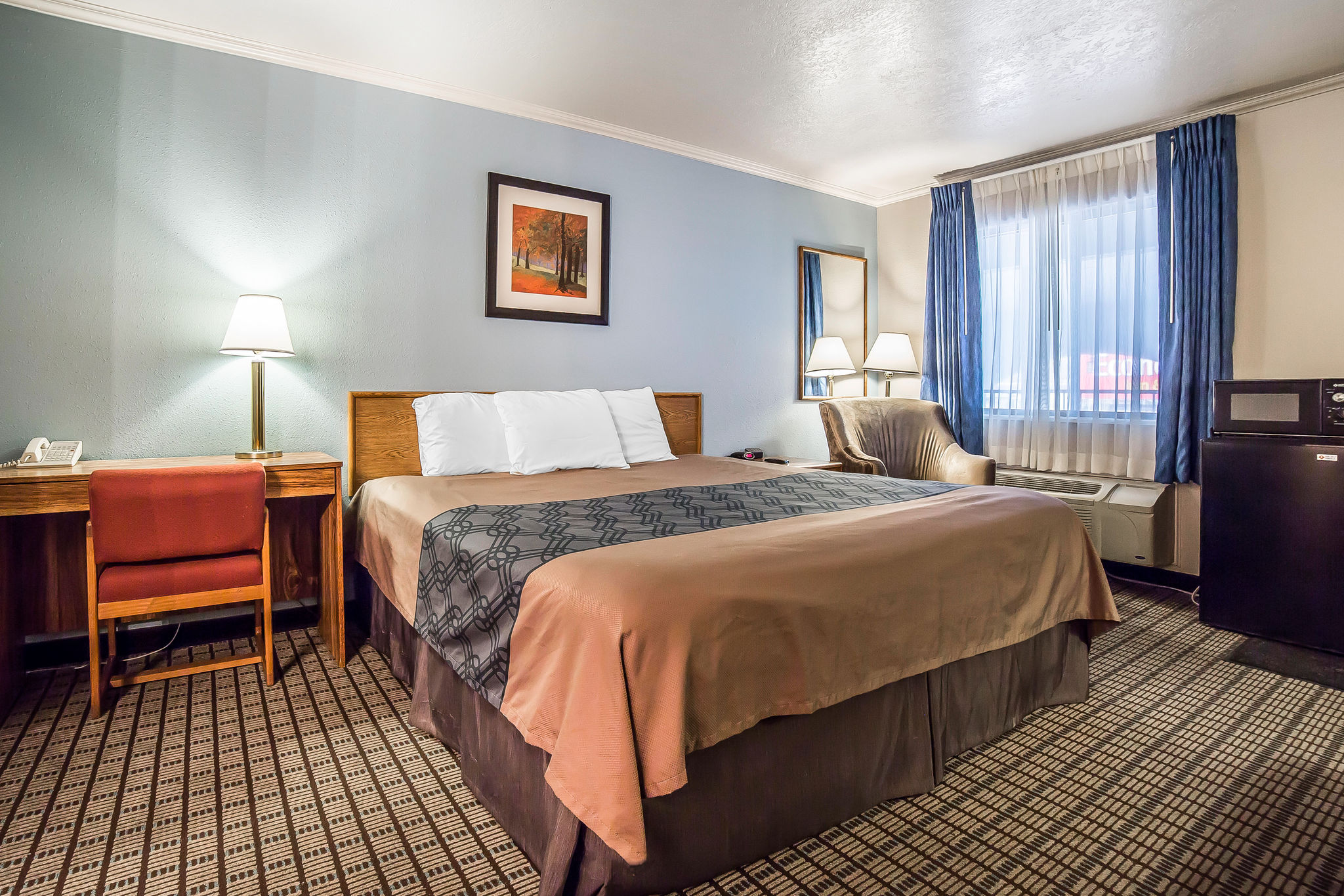 Econoldge has in room jacuzzi's